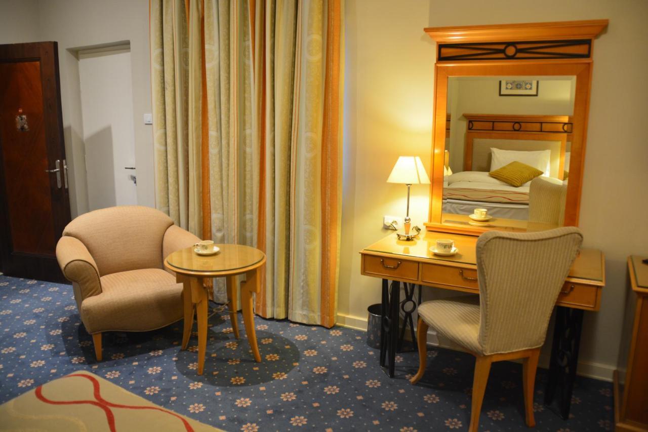 Hotel The Y 3*